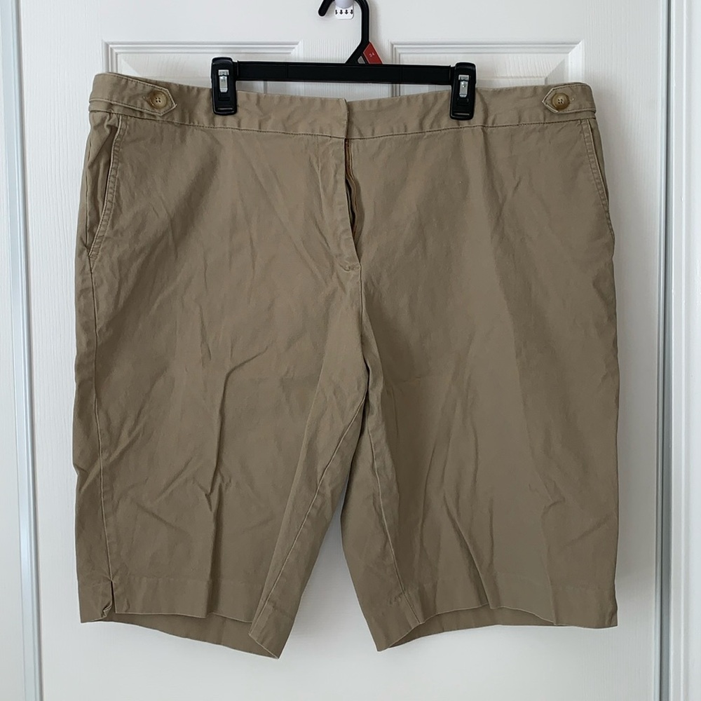 George woman’s shorts, size 24W, 98% Cotton, 2% Spandex, Urban khaki.